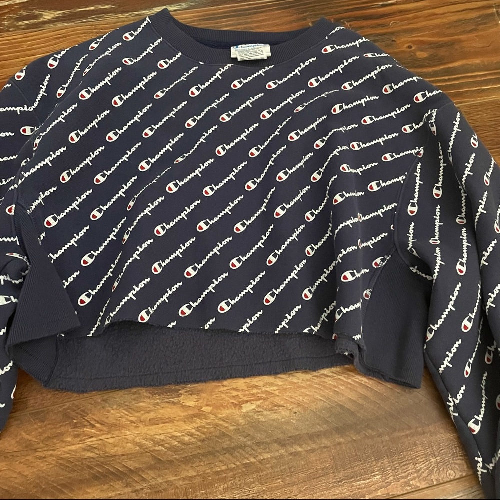 Navy blue Champion logo cropped crew neck sweatshirt - Picture 2 of 6
